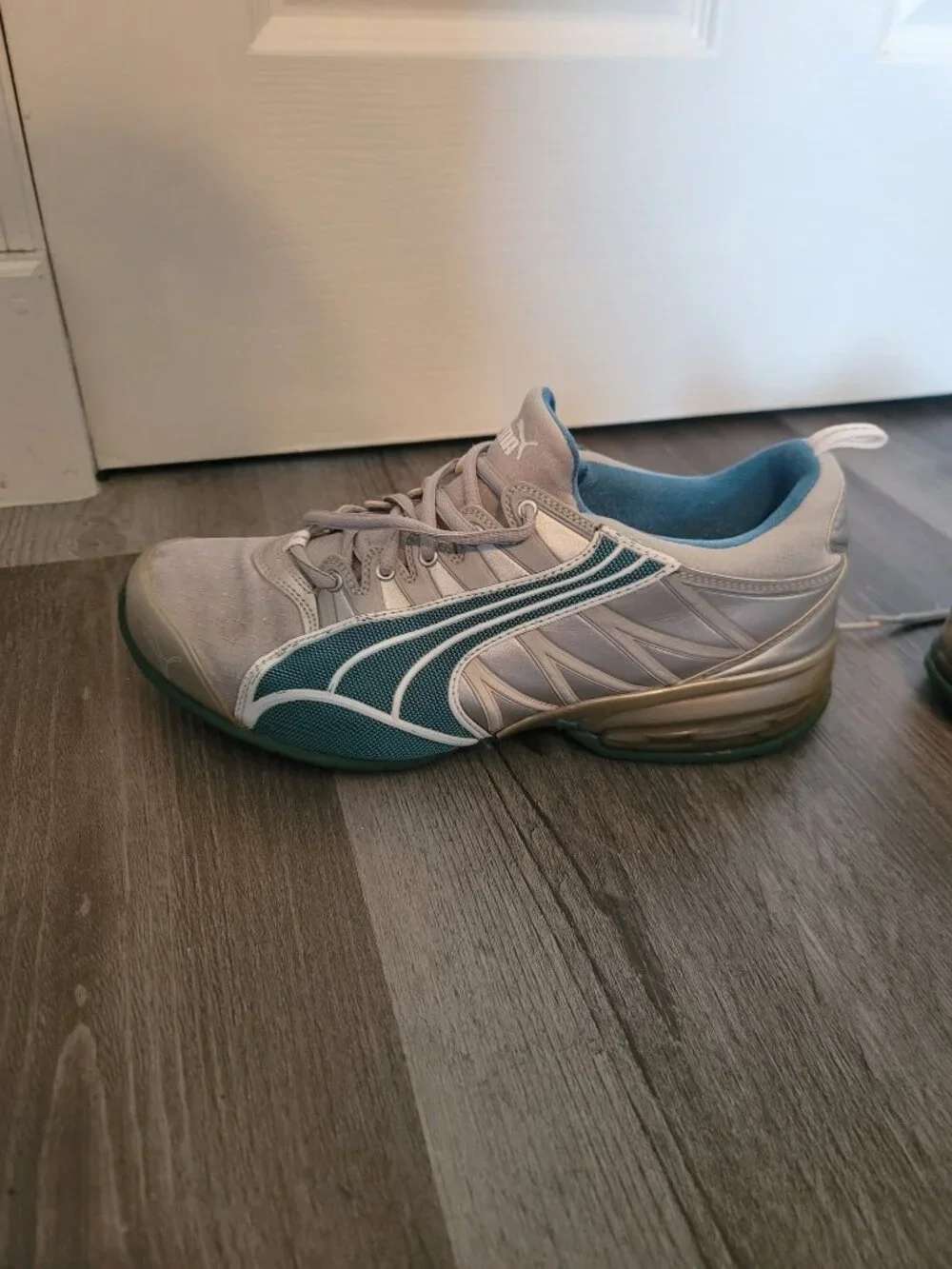 Womens grey and blue puma tennis shoes - has damage - size 10